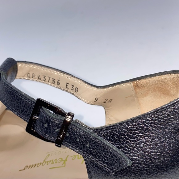 Salvatore Ferragamo VTG T-Strap Black Leather Shoe - Picture 6 of 13